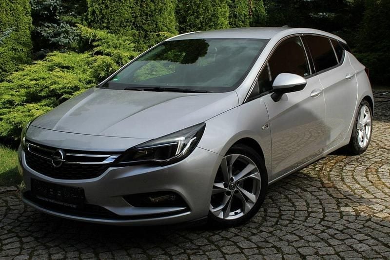 Srebrny Używany 2017 Opel Astra Hatchback | 42 800 zł (Uczciwa cena) - Obraz 1/4