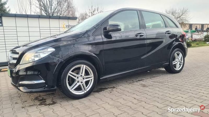 Używany Mercedes B250e 131 kW (179 KM) 2016 Czarny Minivan