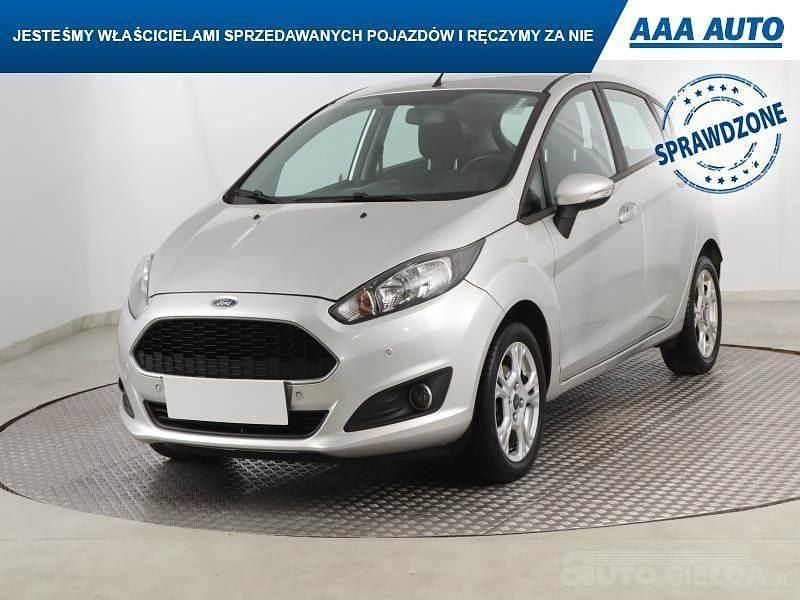 Używany Ford Fiesta 2016 Srebrny Hatchback