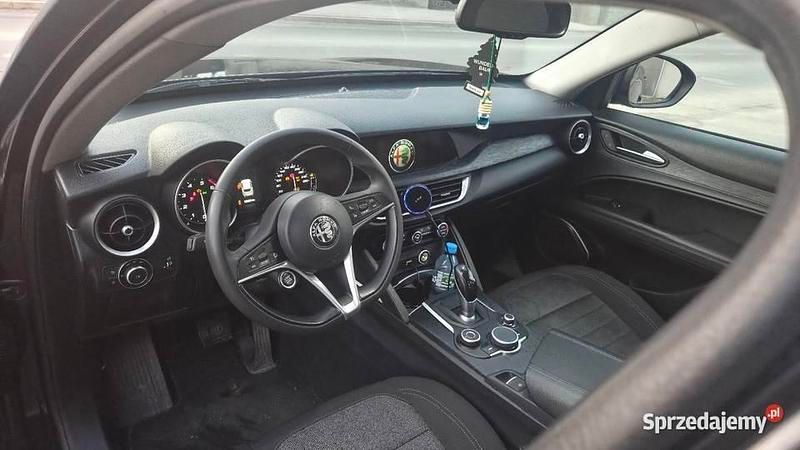 Używany Alfa Romeo Stelvio 280 KM (205 kW) 2019 Czarny SUV