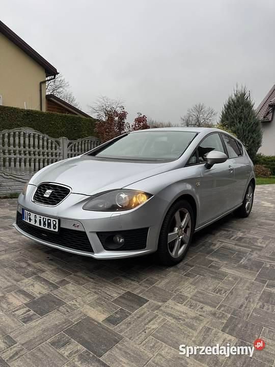 Używany Seat Leon FR 2010 Srebrny Hatchback