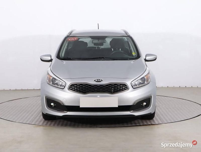 Srebrny Używany 2017 Kia Ceed Hatchback | 27 999 zł (Uczciwa cena) - Obraz 1/4