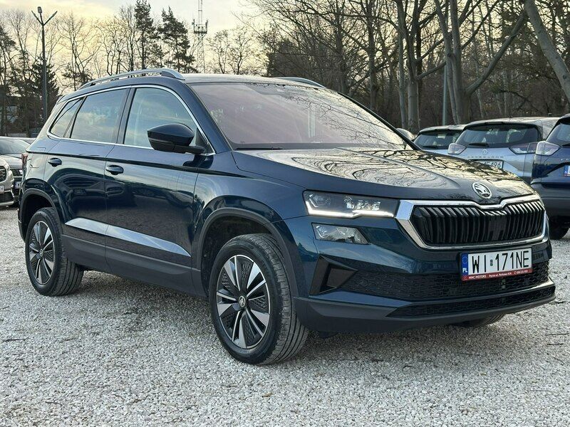 Niebieski (metalik) Używany 2023 Skoda Karoq SUV | 129 900 zł (Dość drogi) - Obraz 1/1