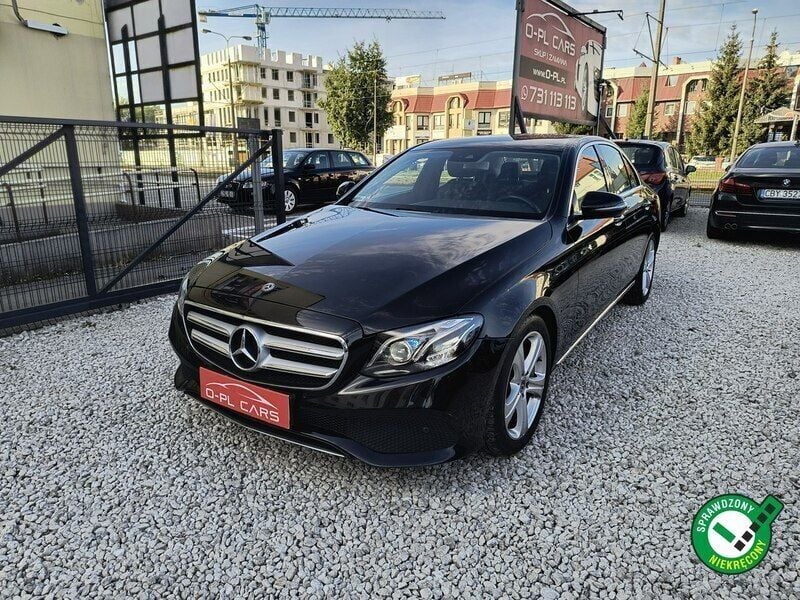 Czarny Używany 2017 Mercedes E400 Sedan/Limuzyna | 134 900 zł - Obraz 1/4