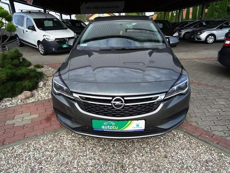 Używany Opel Astra Enjoy 110 KM (80 kW) 2017 Beżowy Sedan/Limuzyna