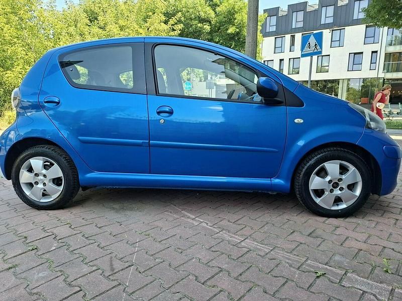 Niebieski Używany 2009 Toyota Aygo Hatchback | 12 500 zł (Uczciwa cena) - Obraz 1/4
