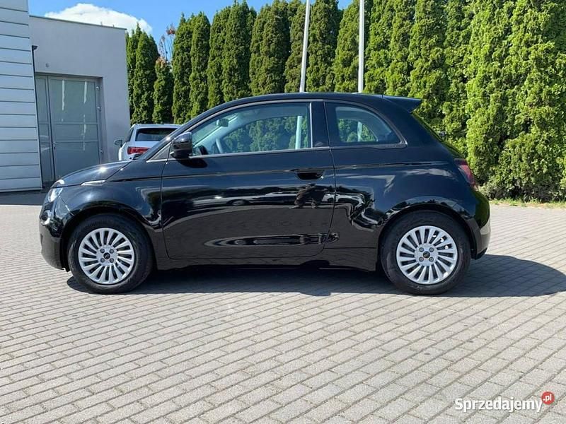 Czarny Używany 2022 Fiat 500e Hatchback | 59 900 zł - Obraz 1/4