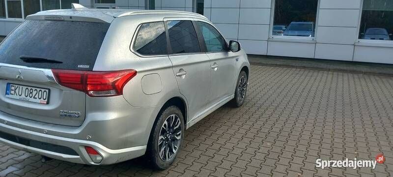 Używany Mitsubishi Outlander P-HEV 2018 Srebrny SUV