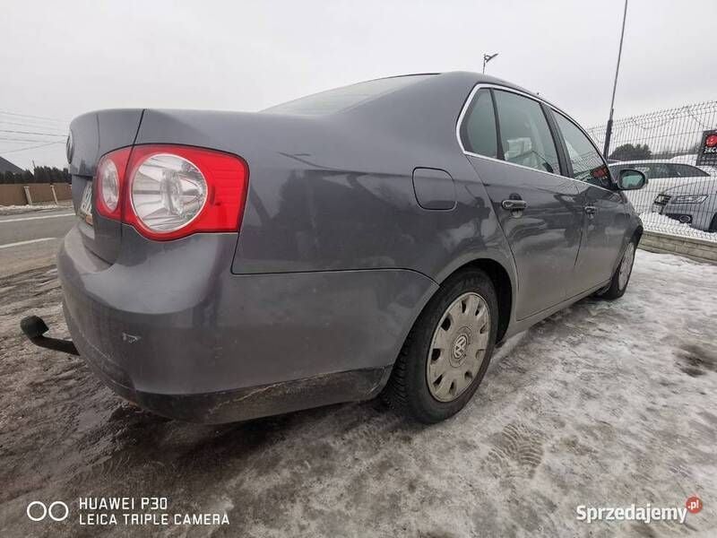 Używany VW Jetta 105 KM (77 kW) 2008 Szary Sedan/Limuzyna