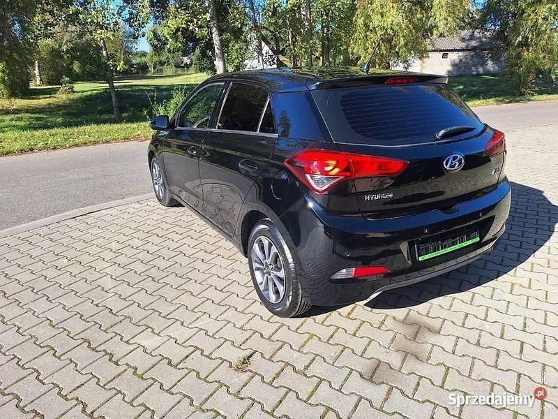 Używany Hyundai i20 2015 Czarny Hatchback