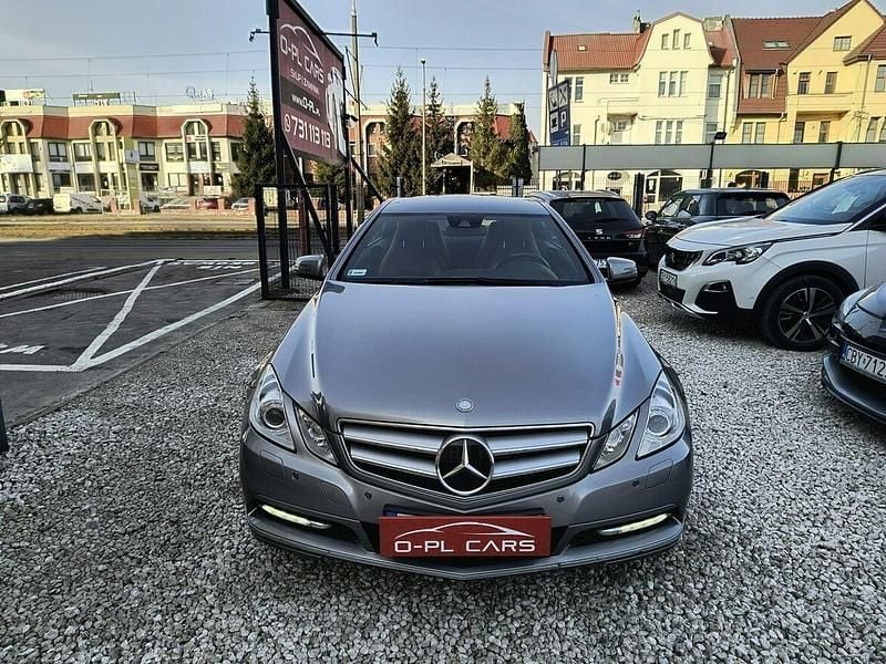 Używany Mercedes E250 2011 Srebrny Coupe
