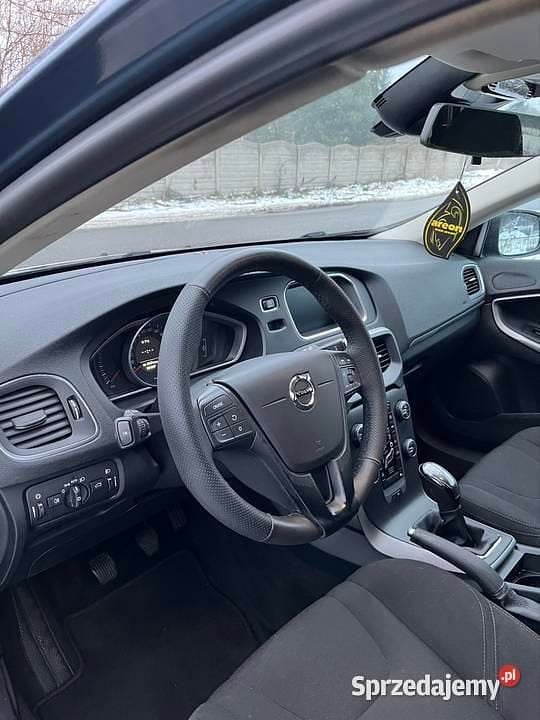 Używany Volvo V40 2017 Granatowy Hatchback