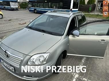 Srebrny Używany 2004 Toyota Avensis Kombi | 10 800 zł (Uczciwa cena) - Obraz 1/4