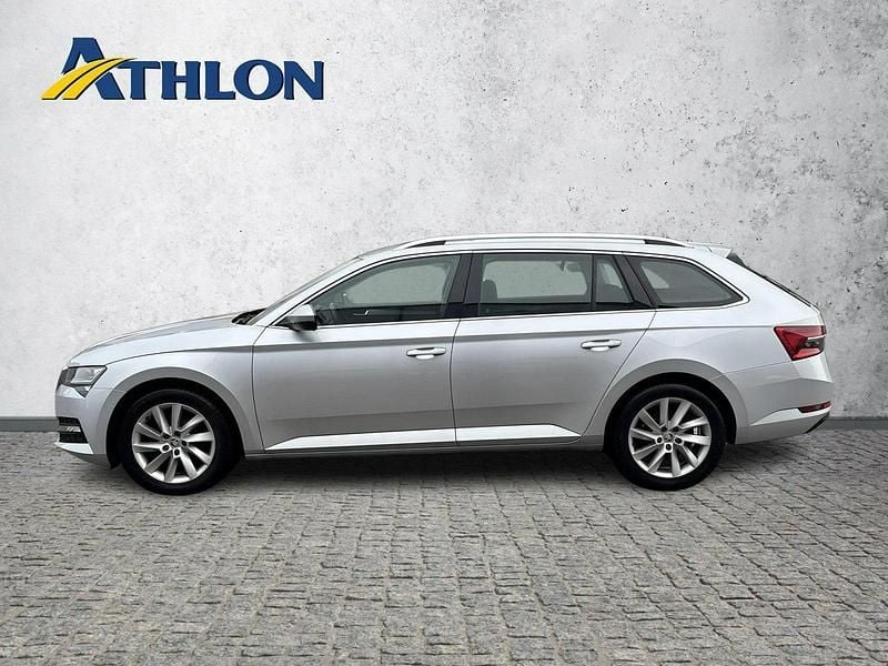 Używany Skoda Superb 150 KM (110 kW) 2021 Srebrny (metalik) Kombi