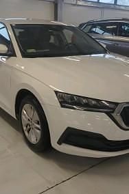 Używany Skoda Octavia Active 110 KM (80 kW) 2021 Biały Sedan/Limuzyna