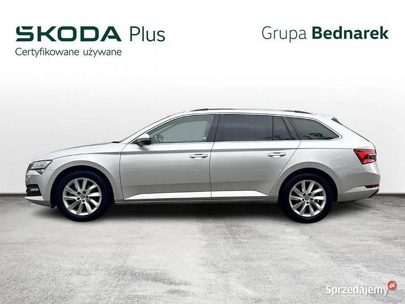 Srebrny Używany 2022 Skoda Superb Kombi | 104 900 zł (Drogi) - Obraz 1/4