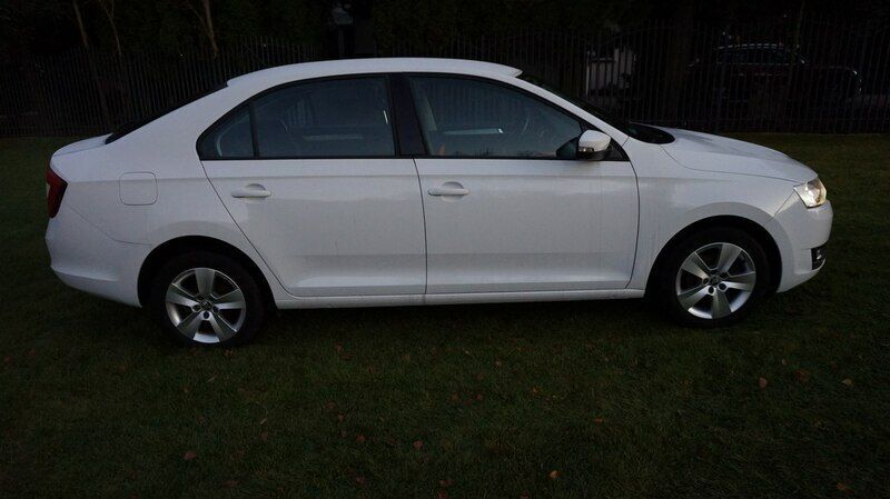 Używany Skoda Rapid 95 KM (69 kW) 2018 Biały Sedan/Limuzyna