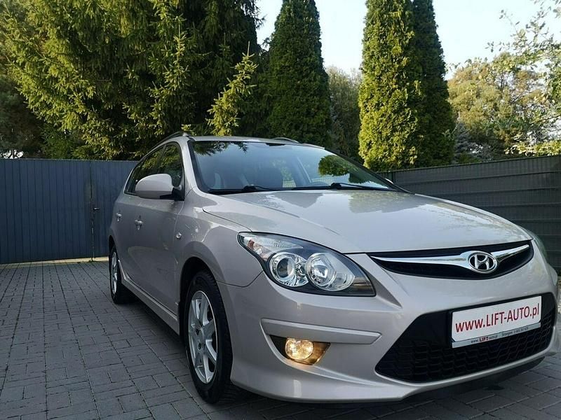 Używany Hyundai i30 116 KM (85 kW) 2011 Inny kolor Kombi