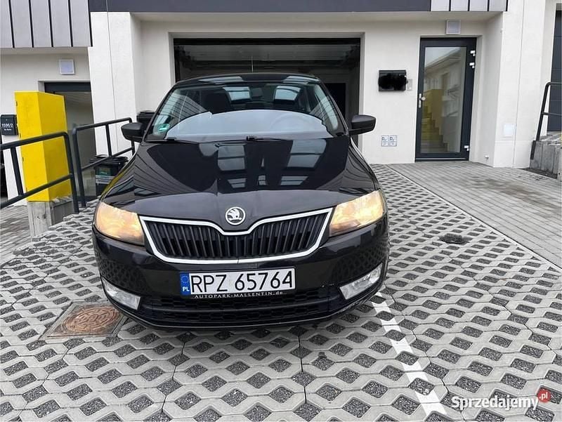 Czarny Używany 2013 Skoda Rapid Hatchback | 16 300 zł (Uczciwa cena) - Obraz 1/4