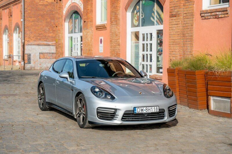 Srebrny (metalik) Używany 2014 Porsche Panamera Sedan/Limuzyna | 189 777 zł - Obraz 1/4