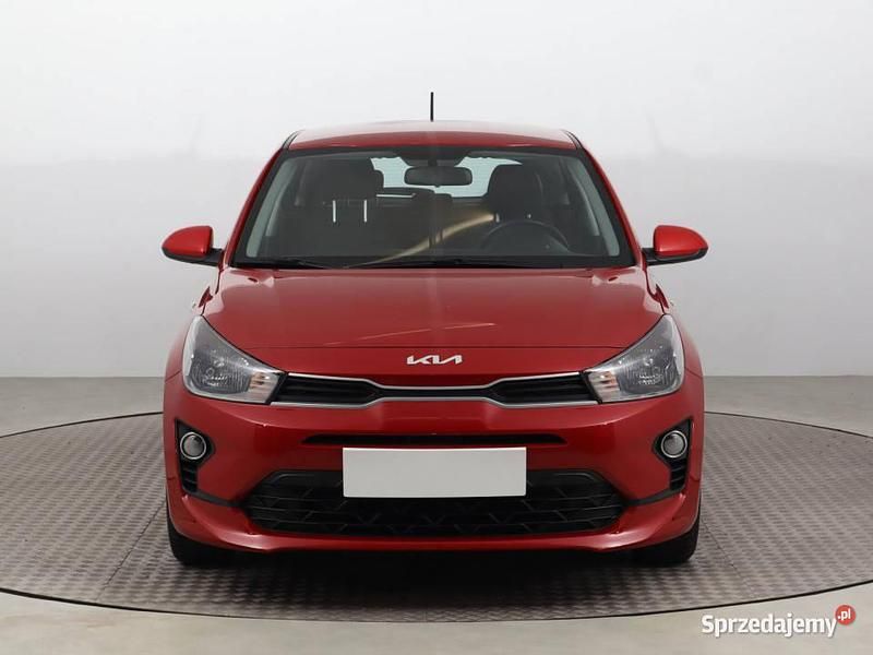 Używany Kia Rio 2023 Czerwony Hatchback