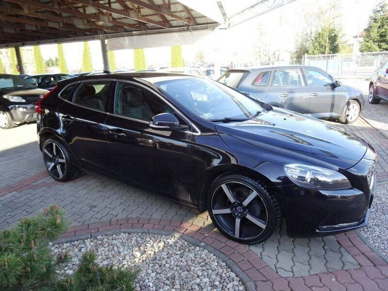 Używany Volvo V40 Momentum 115 KM (84 kW) 2014 Inny kolor Kombi