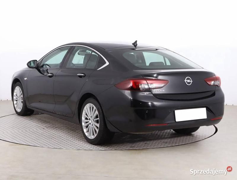 Używany Opel Insignia 2019 Czarny Hatchback