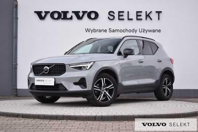 Szary Używany 2025 Volvo XC40 SUV | 159 900 zł (Uczciwa cena) - Obraz 1/3