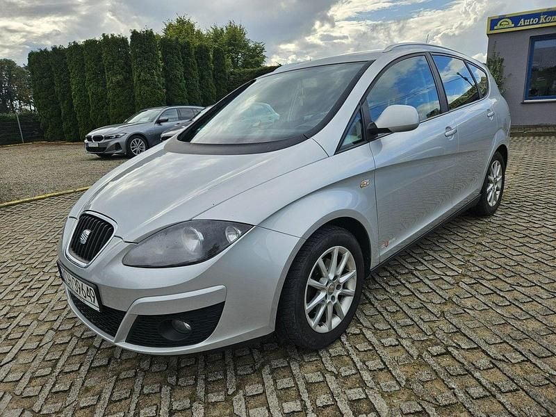 Srebrny Używany 2011 Seat Altea XL Minivan | 19 600 zł (Uczciwa cena) - Obraz 1/4