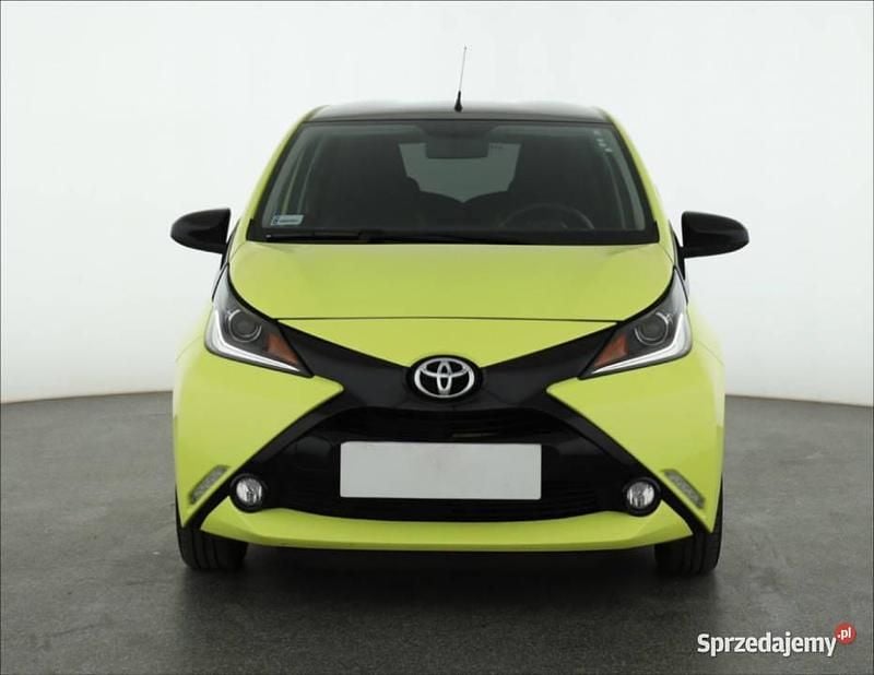 Używany Toyota Aygo 69 KM (50 kW) 2016 Żółty Hatchback