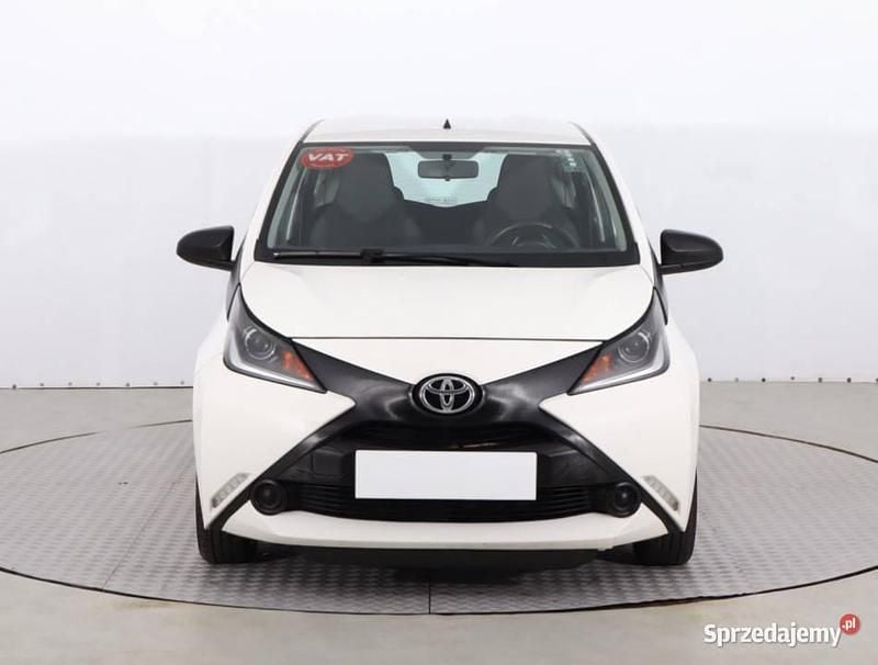 Biały Używany 2016 Toyota Aygo Hatchback | 23 999 zł (Dobra cena) - Obraz 1/4