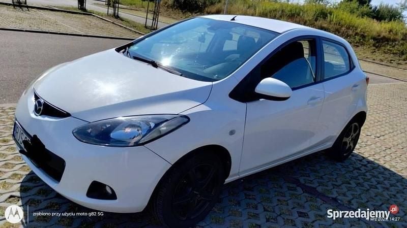 Biały Używany 2009 Mazda 2 Hatchback | 12 900 zł (Uczciwa cena) - Obraz 1/4