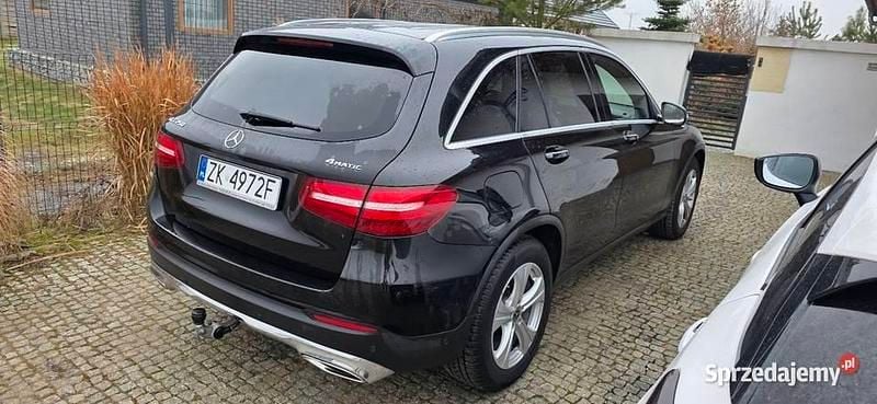 Używany Mercedes GLC250 211 KM (155 kW) 2018 Czarny SUV