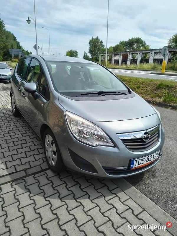 Szary Używany 2010 Opel Meriva Minivan | 13 000 zł (Dobra cena) - Obraz 1/4