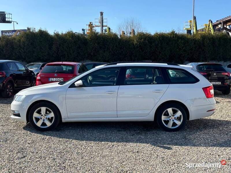 Biały Używany 2020 Skoda Octavia Kombi | 51 990 zł (Uczciwa cena) - Obraz 1/4