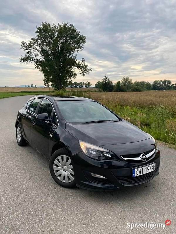 Czarny Używany 2016 Opel Astra Hatchback | 30 000 zł (Dobra cena) - Obraz 1/4