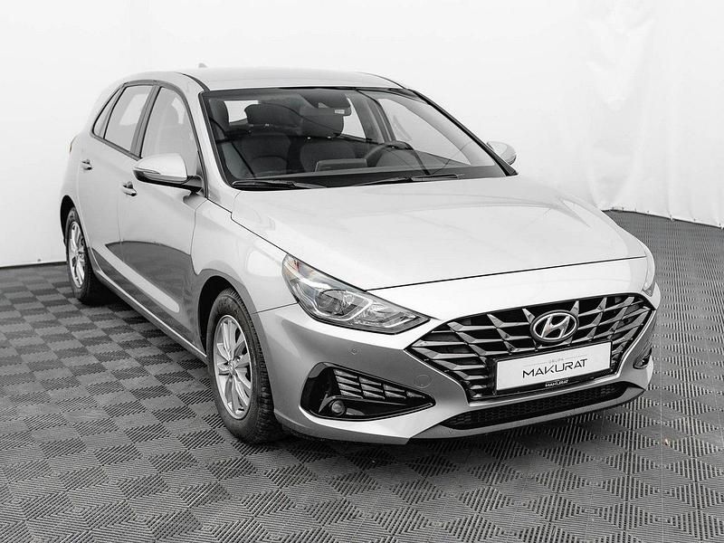 Używany Hyundai i30 120 KM (88 kW) 2022 Srebrny Hatchback