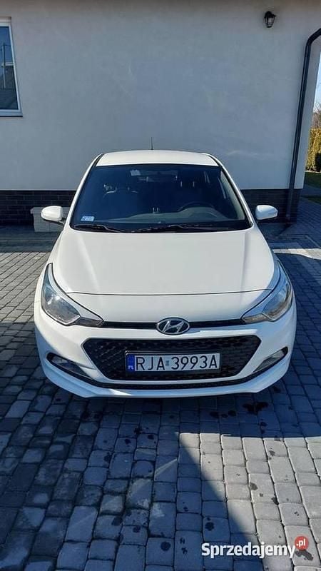 Używany Hyundai i20 2017 Biały Hatchback