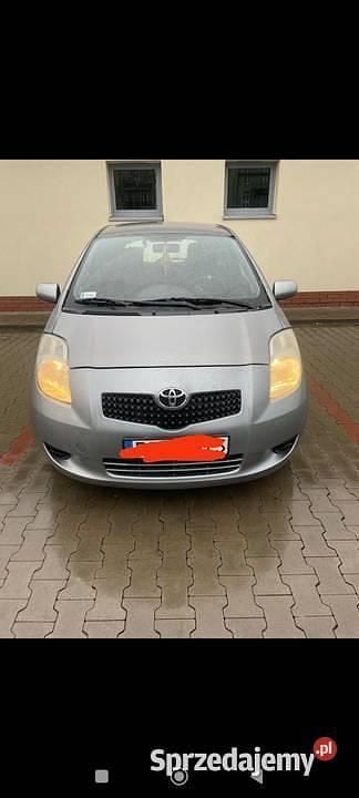 Używany Toyota Yaris 69 KM (50 kW) 2007 Szary Hatchback