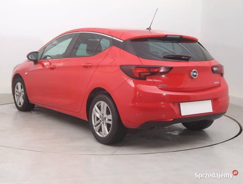 Używany Opel Astra 2017 Czerwony Hatchback