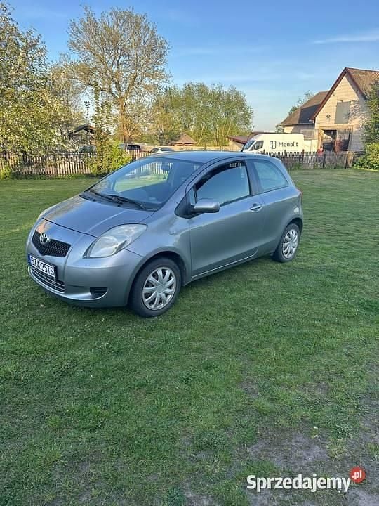 Używany Toyota Yaris 69 KM (50 kW) 2007 Szary Hatchback