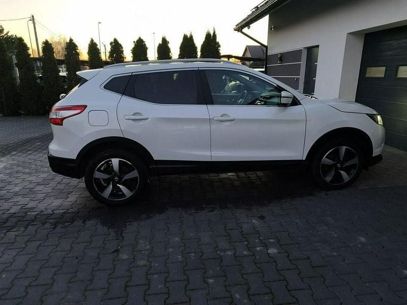 Używany Nissan Qashqai 130 KM (95 kW) 2015 Biały SUV