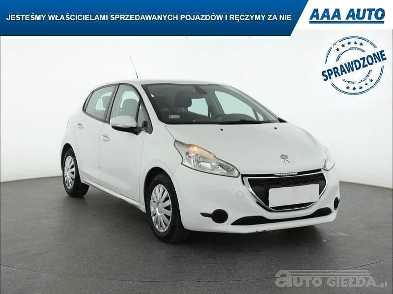 Używany Peugeot 208 2013 Biały Hatchback