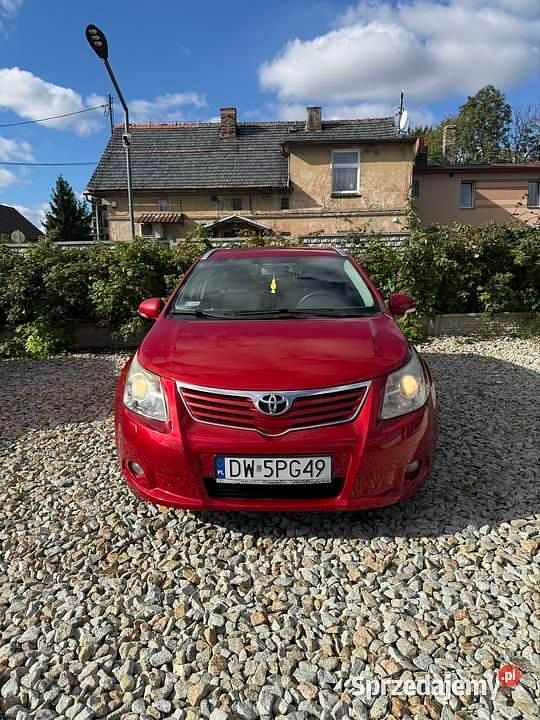 Czerwony Używany 2010 Toyota Avensis Kombi | 16 500 zł (Dobra cena) - Obraz 1/4