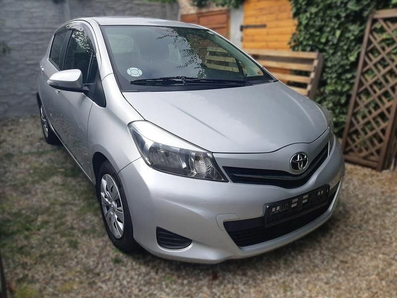 Srebrny Używany 2013 Toyota Yaris Hatchback | 26 800 zł (Dobra cena) - Obraz 1/4