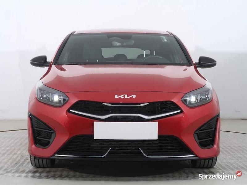 Czerwony Używany 2024 Kia ProCeed Hatchback | 107 999 zł (Uczciwa cena) - Obraz 1/4