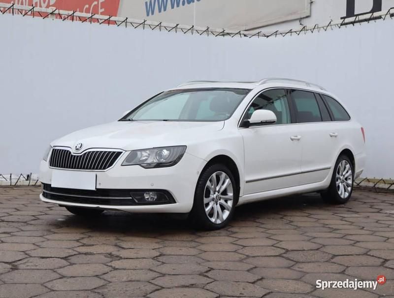 Używany Skoda Superb 2014 Biały Kombi
