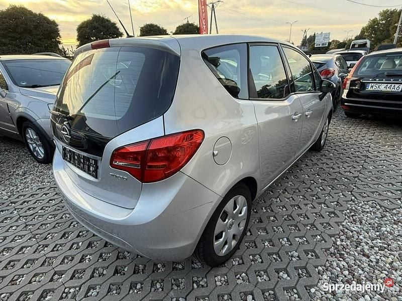 Srebrny Używany 2011 Opel Meriva Minivan | 14 900 zł (Dobra cena) - Obraz 1/3
