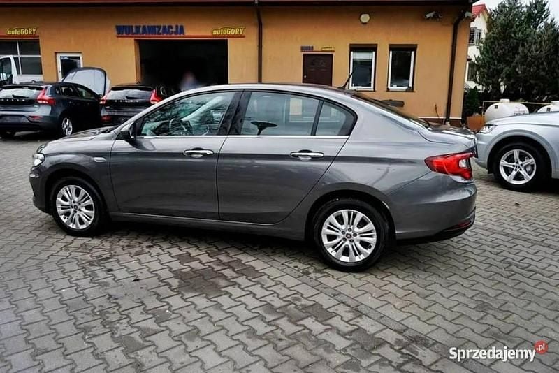 Używany Fiat Tipo 95 KM (69 kW) 2016 Szary Sedan/Limuzyna