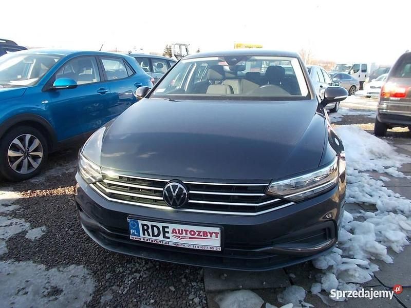 Używany VW Passat 150 KM (110 kW) 2022 Szary Sedan/Limuzyna